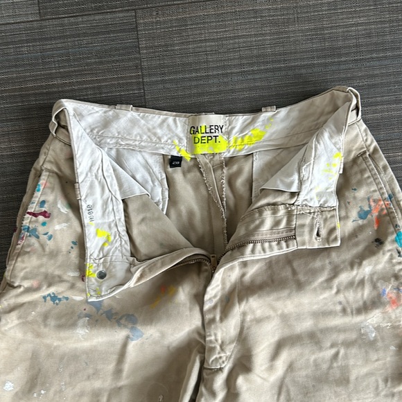 Gallery dept. Painted khaki shorts - Picture 2 of 4
